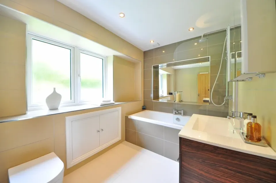 One-bedroom condo, Ari