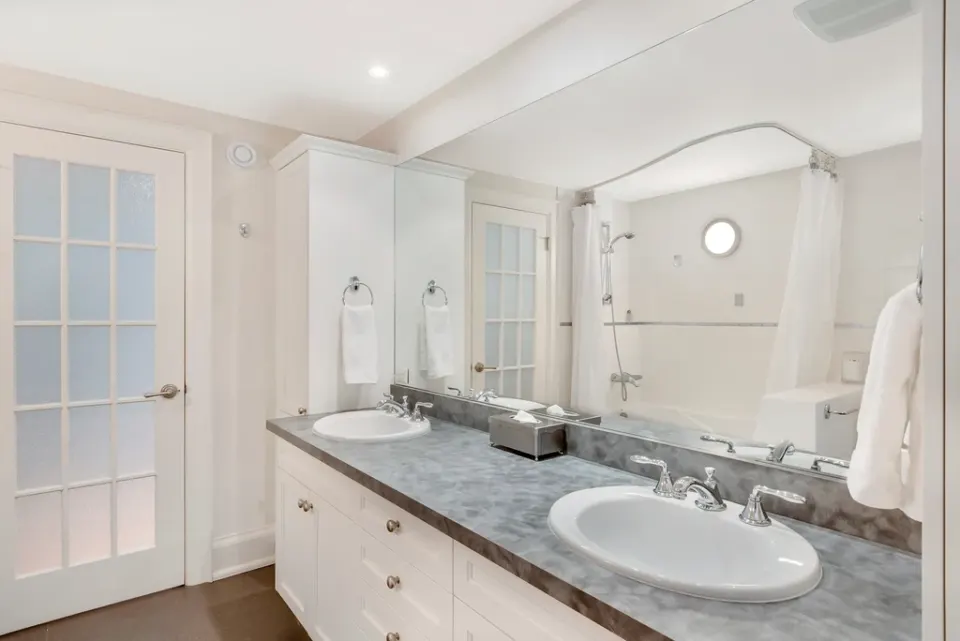 One-bedroom condo, Rama 9